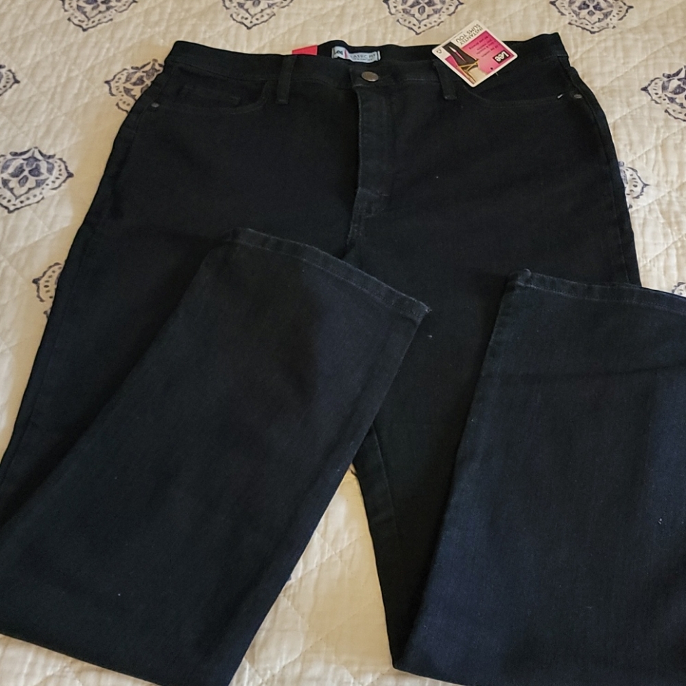 NWT Lee Straight Leg Sz 16